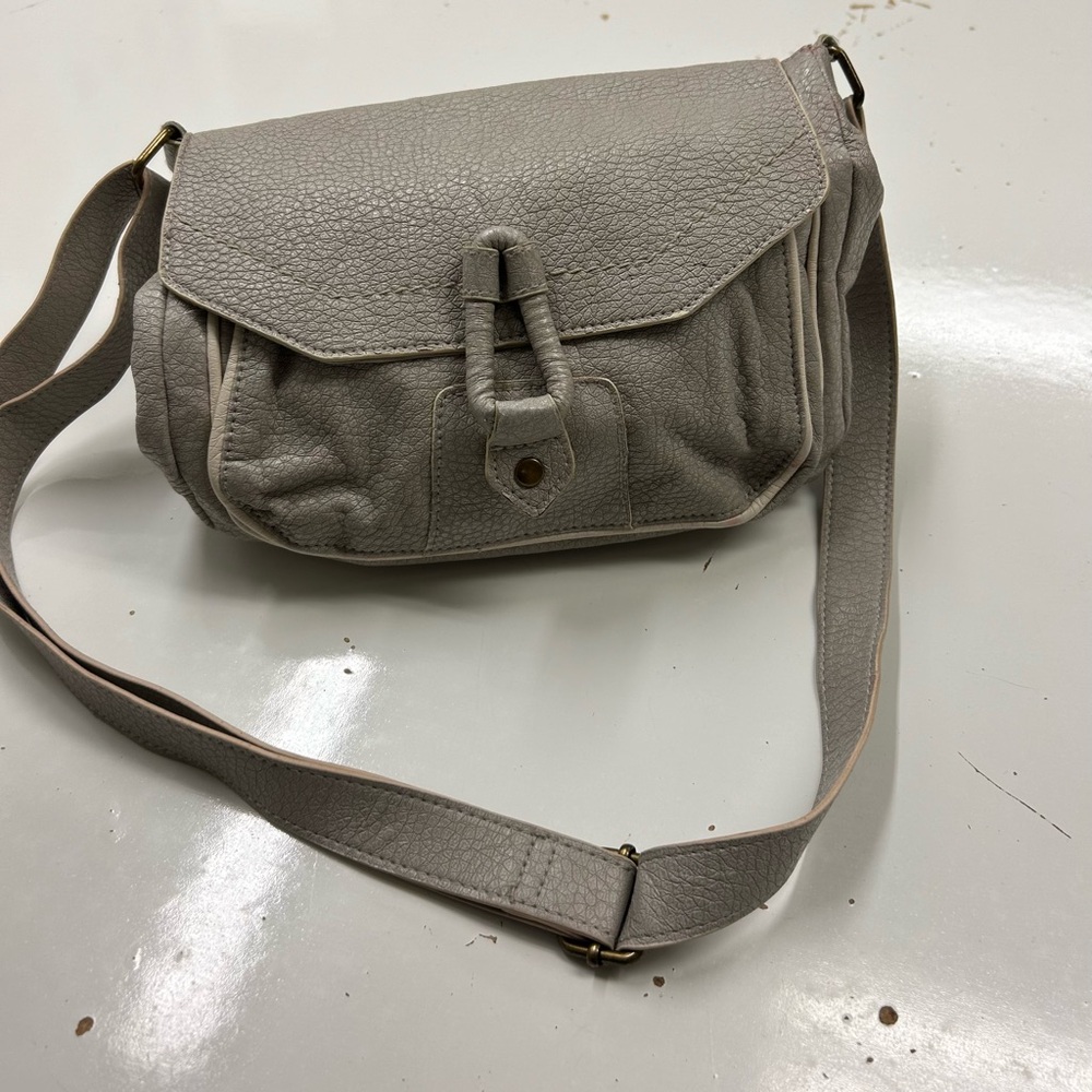 Converse one star purse, bag.Preowned- lots of life left snap front shoulder bag